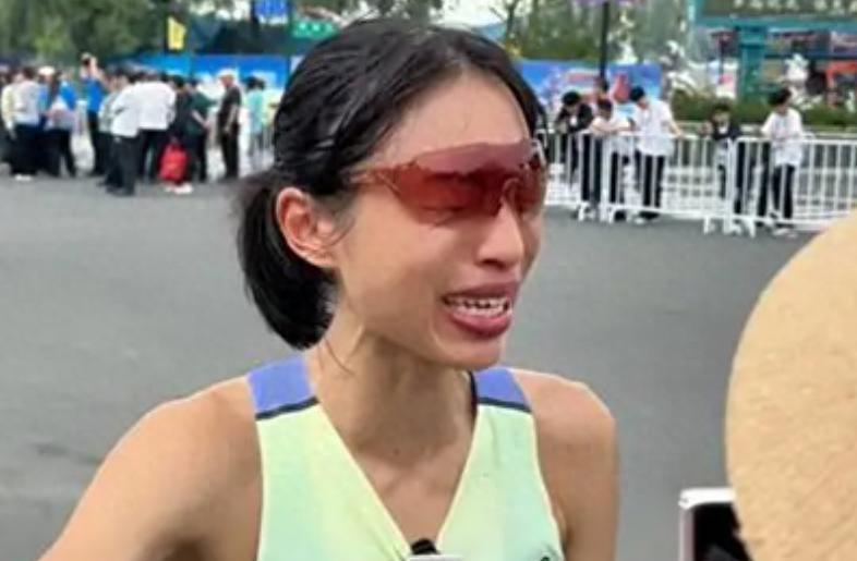 宝威体育官方入口-担心的事还是发生，跑丢编制的女护士张水华，又回到了她的怪圈